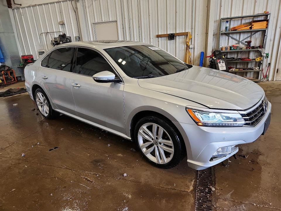 56501986 :رقم المزاد ، 1VWBA7A35JC040319 vin ، 2018 Volkswagen Passat مزاد بيع