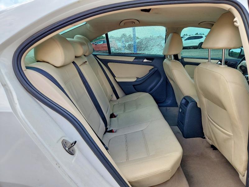 57366536 :رقم المزاد ، 3VWDP7AJ1CM380025 vin ، 2017 Volkswagen Jetta مزاد بيع