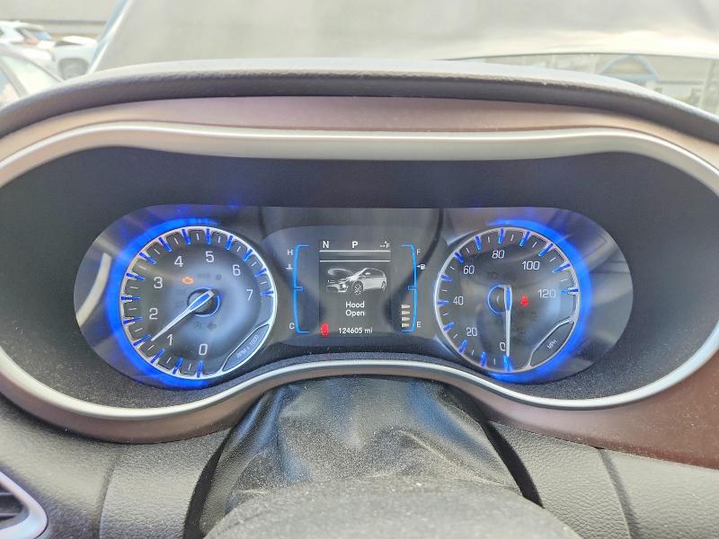58776866 :رقم المزاد ، 2C4RC1BG8HR523878 vin ، 2017 Chrysler Pacifica مزاد بيع
