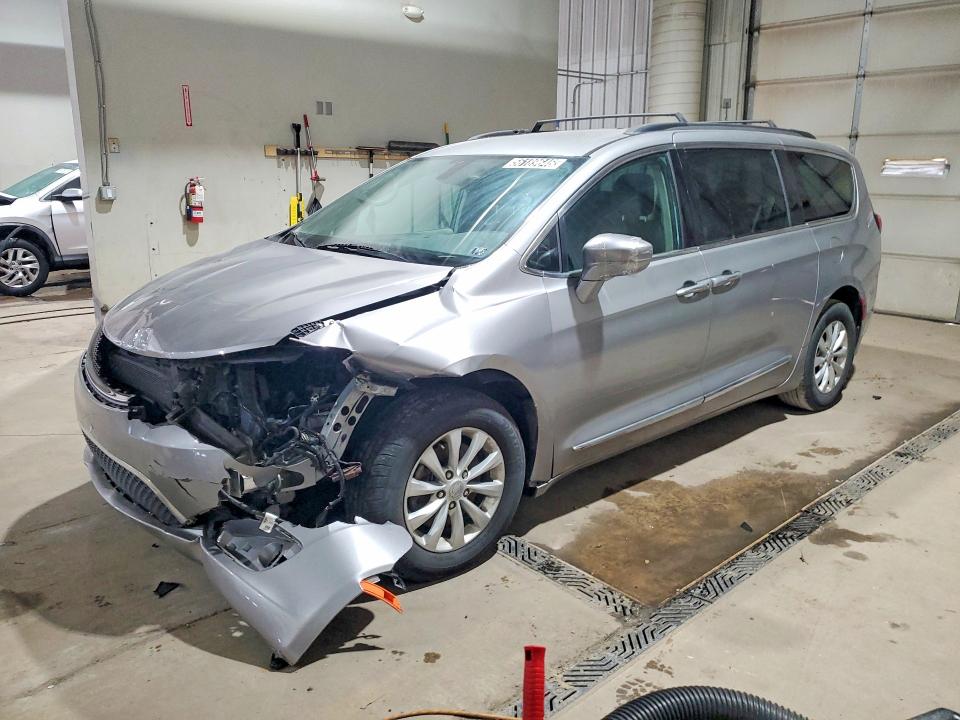 2017 Chrysler Pacifica მანქანა იყიდება აუქციონზე, vin: 2C4RC1BG0HR598994, აუქციონის ნომერი: 56189646