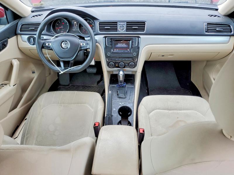 57704276 :رقم المزاد ، 1VWAT7A38HC042744 vin ، 2017 Volkswagen Passat مزاد بيع