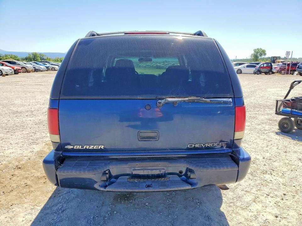 55602106 :رقم المزاد ، 1GNDT13W3Y2219671 vin ، 2000 Chevrolet Blazer مزاد بيع