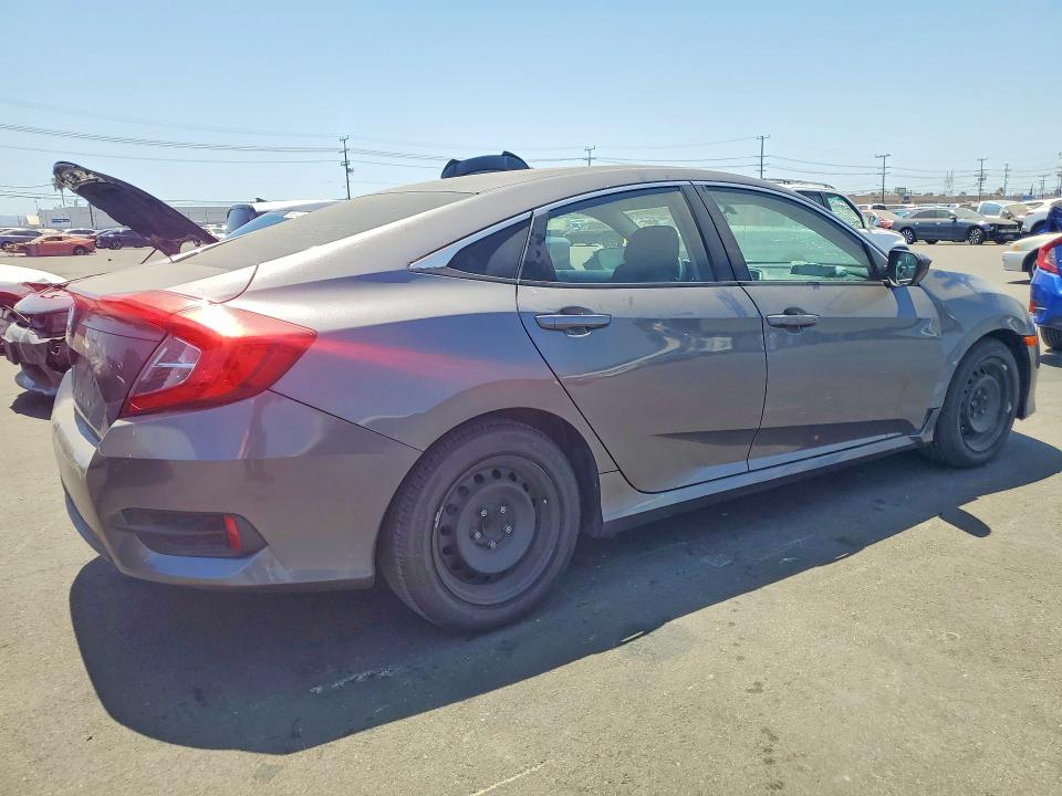 56183726 :رقم المزاد ، 2HGFC2F53JH608982 vin ، 2018 Honda Civic مزاد بيع
