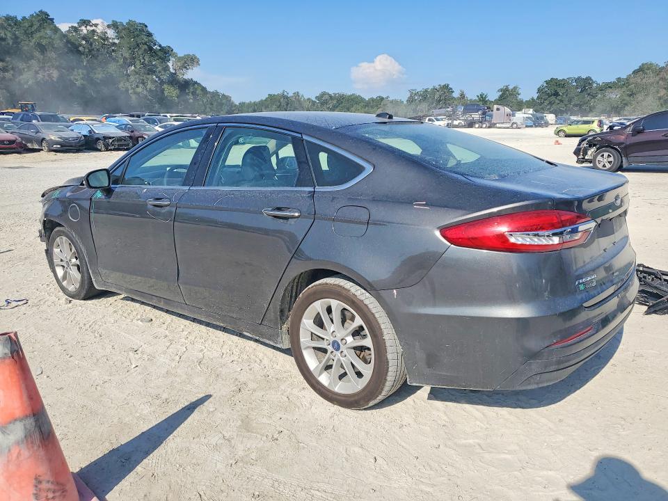 58110076 :رقم المزاد ، 3FA6P0PU5KR266329 vin ، 2019 Ford Fusion مزاد بيع