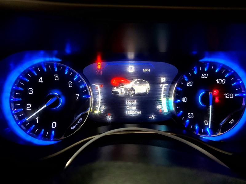 55549246 :رقم المزاد ، 2C4RC1BGXJR116182 vin ، 2018 Chrysler Pacifica مزاد بيع
