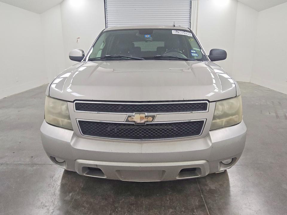 57665496 :رقم المزاد ، 1GNFC16J77J372227 vin ، 2007 Chevrolet Suburban مزاد بيع