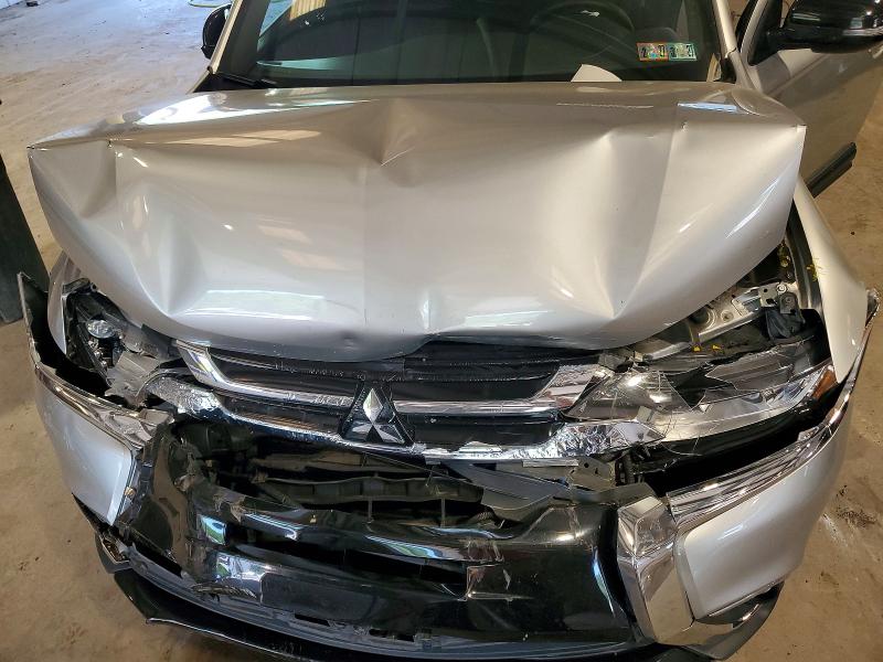 Продажа на аукционе авто 2018 Mitsubishi Outlander, vin: JA4AZ3A34JZ020554, номер лота: 55940666