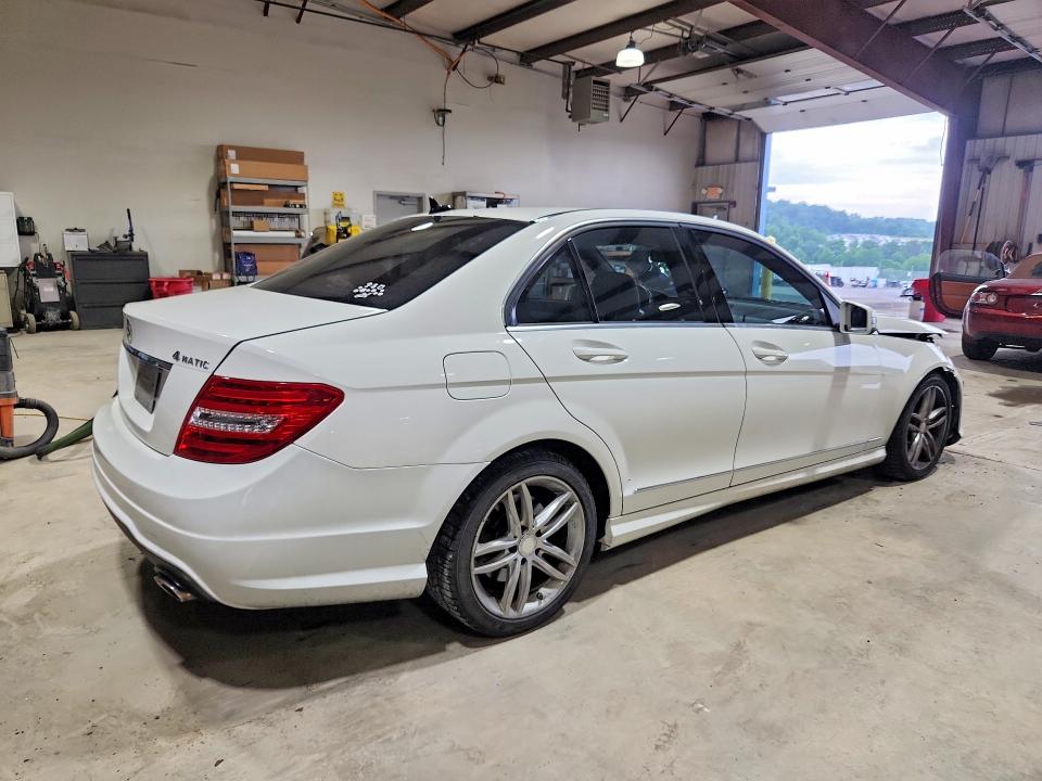 2013 Mercedes-benz C მანქანა იყიდება აუქციონზე, vin: WDDGF8AB4DR295607, აუქციონის ნომერი: 58075746