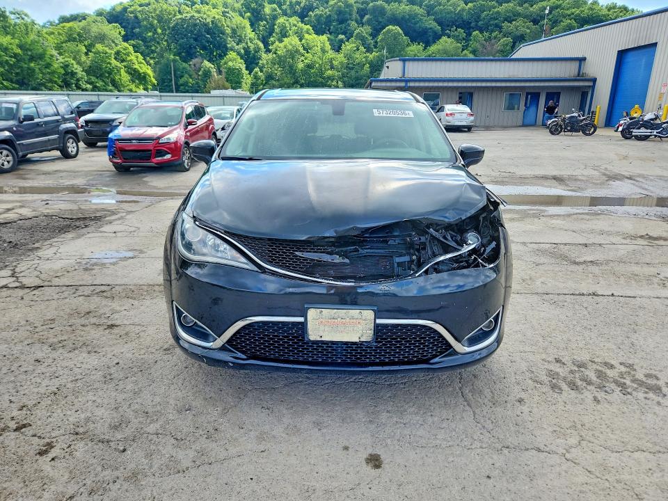 57320536 :رقم المزاد ، 2C4RC1FG2JR122942 vin ، 2018 Chrysler Pacifica مزاد بيع