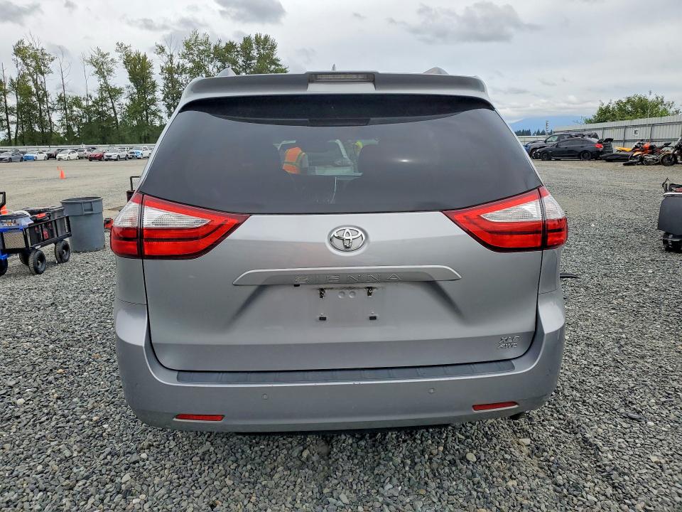 Продажа на аукционе авто 2018 Toyota Sienna, vin: 5TDDZ3DC3JS206294, номер лота: 58763576