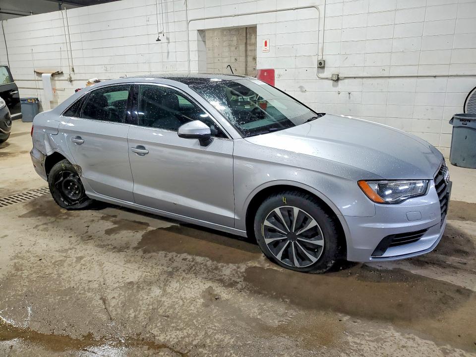 Продажа на аукционе авто 2015 Audi A3, vin: WAUEFGFFXF1033354, номер лота: 57698396