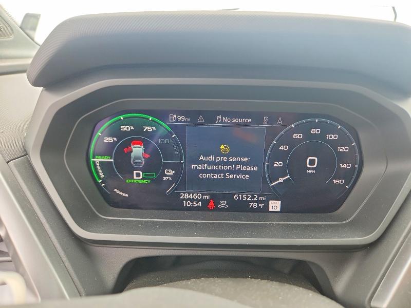 55569366 :رقم المزاد ، WA1H2BFZ5NP030408 vin ، 2022 Audi Q4 E-tron مزاد بيع