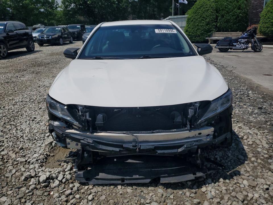 59110996 :رقم المزاد ، 4T1B11HK4JU036992 vin ، 2018 Toyota Camry مزاد بيع