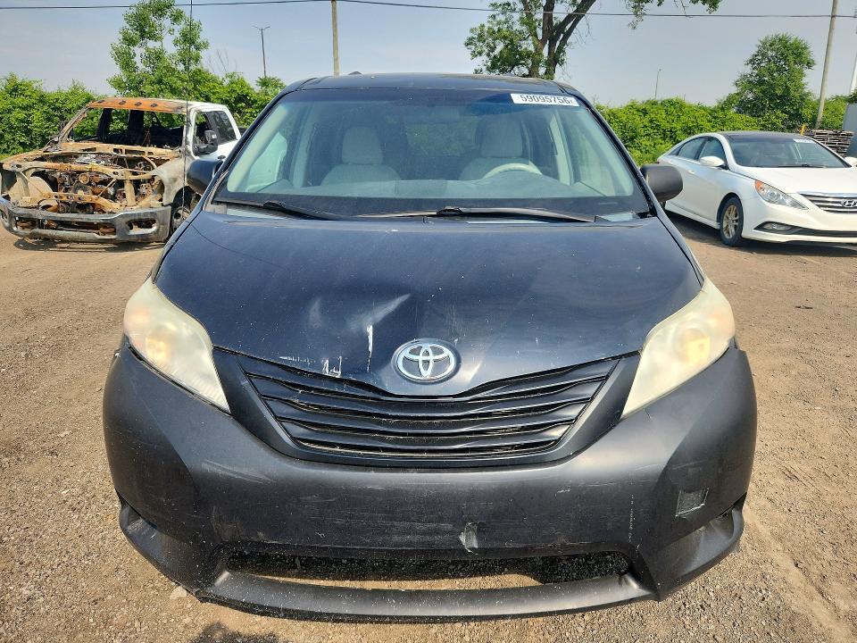 59095756 :رقم المزاد ، 5TDZK3DC9BS050290 vin ، 2011 Toyota Sienna مزاد بيع
