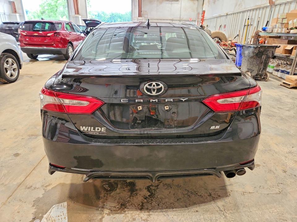58006326 :رقم المزاد ، 4T1B11HK2KU172863 vin ، 2019 Toyota Camry مزاد بيع