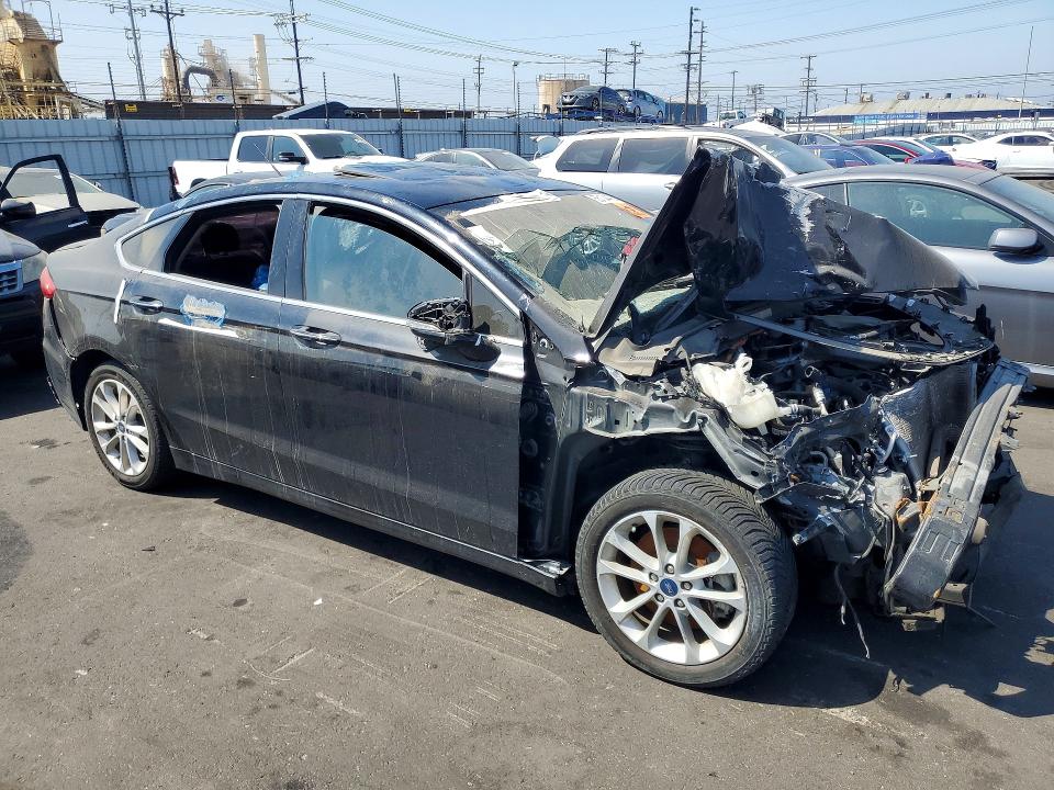 55104476 :رقم المزاد ، 3FA6P0SU8KR216242 vin ، 2019 Ford Fusion مزاد بيع