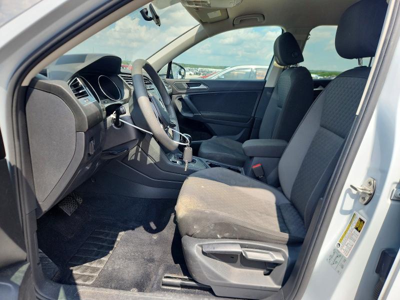 56737936 :رقم المزاد ، 3VV1B7AXXJM068423 vin ، 2018 Volkswagen Tiguan مزاد بيع