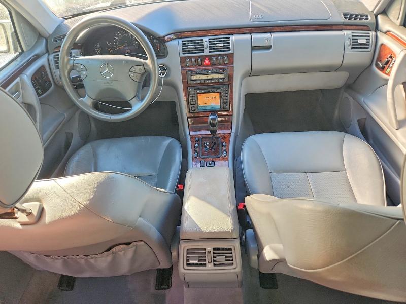 57197606 :رقم المزاد ، WDBJF82J61X054336 vin ، 2001 Mercedes-benz E مزاد بيع