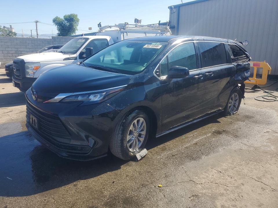 Auction sale of the 2025 Toyota Sienna, vin: 5TDKRKEC2SS240227, lot number: 56510566