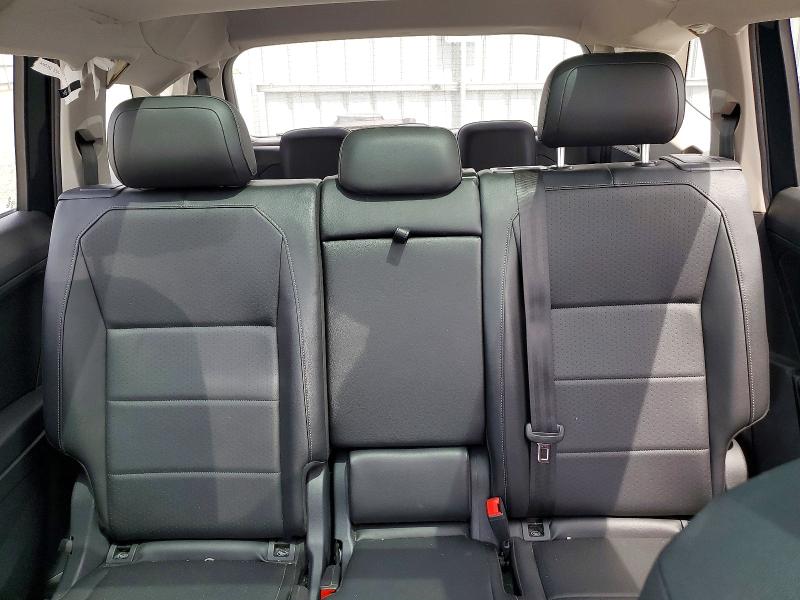 56486726 :رقم المزاد ، 3VV2B7AX0JM012706 vin ، 2018 Volkswagen Tiguan مزاد بيع