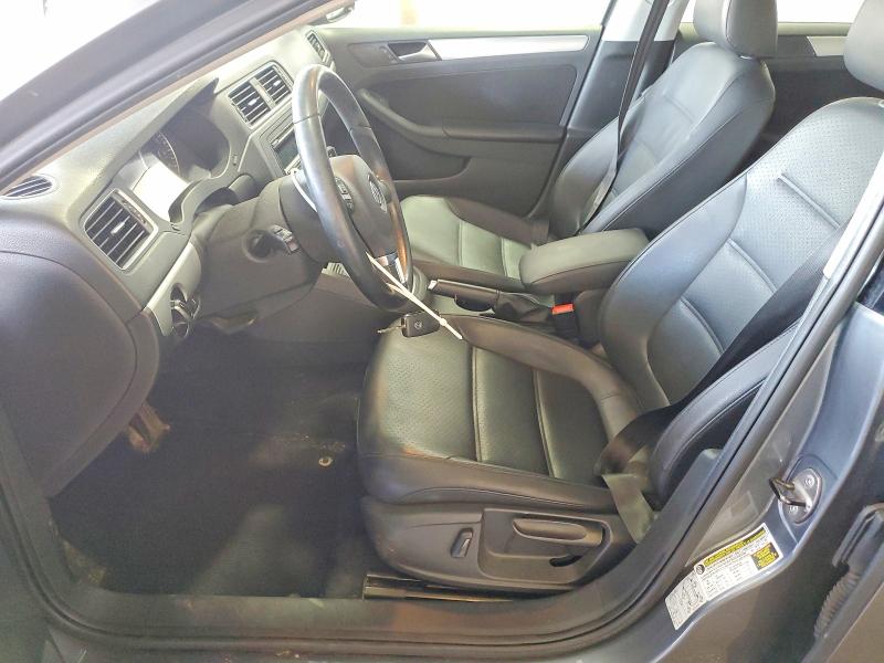 57026596 :رقم المزاد ، 3VWD17AJ1EM371863 vin ، 2014 Volkswagen Jetta مزاد بيع