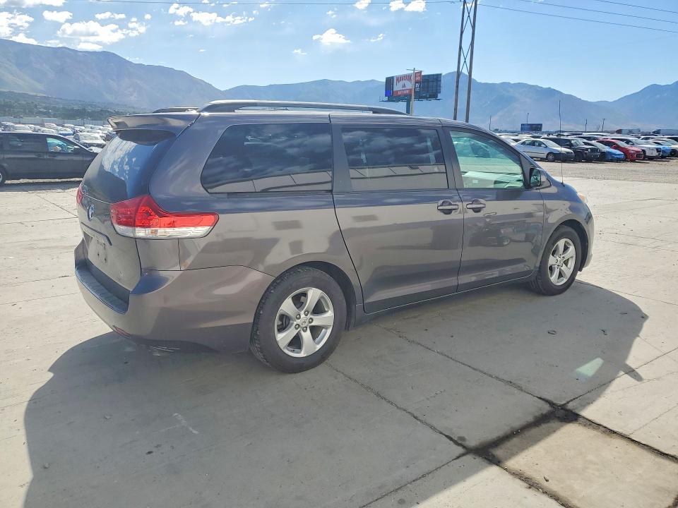 54905336 :رقم المزاد ، 5TDKK3DC2CS216572 vin ، 2012 Toyota Sienna مزاد بيع