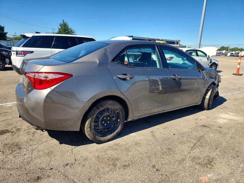 55486906 :رقم المزاد ، 2T1BURHE0JC007071 vin ، 2018 Toyota Corolla مزاد بيع