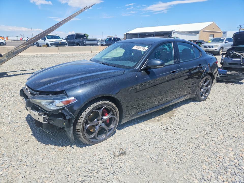54707576 :رقم المزاد ، ZARFAEEN1J7570838 vin ، 2018 Alfa Romeo Giulia مزاد بيع