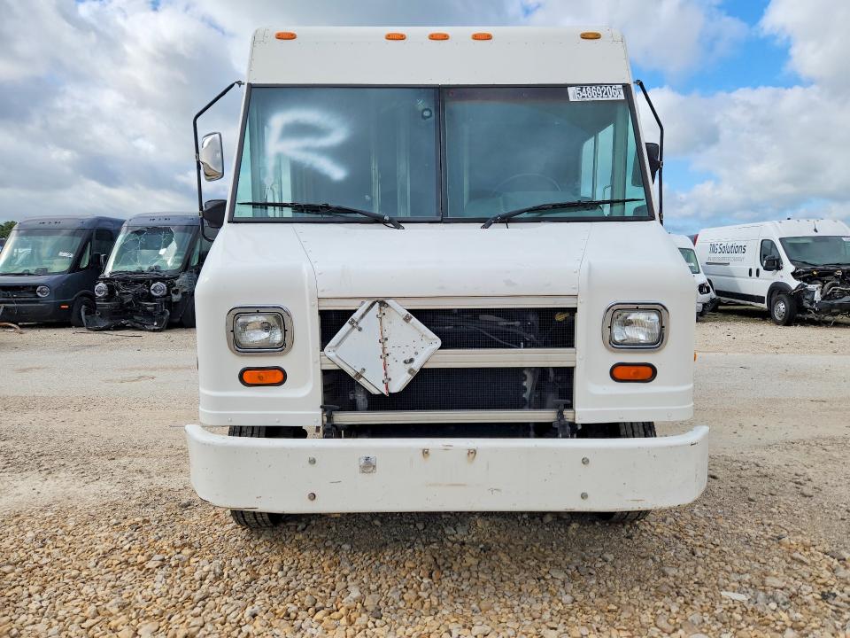 54869206 :رقم المزاد ، 4UZA4FF45YCF81316 vin ، 2000 Freightliner Mt45 Chassis مزاد بيع