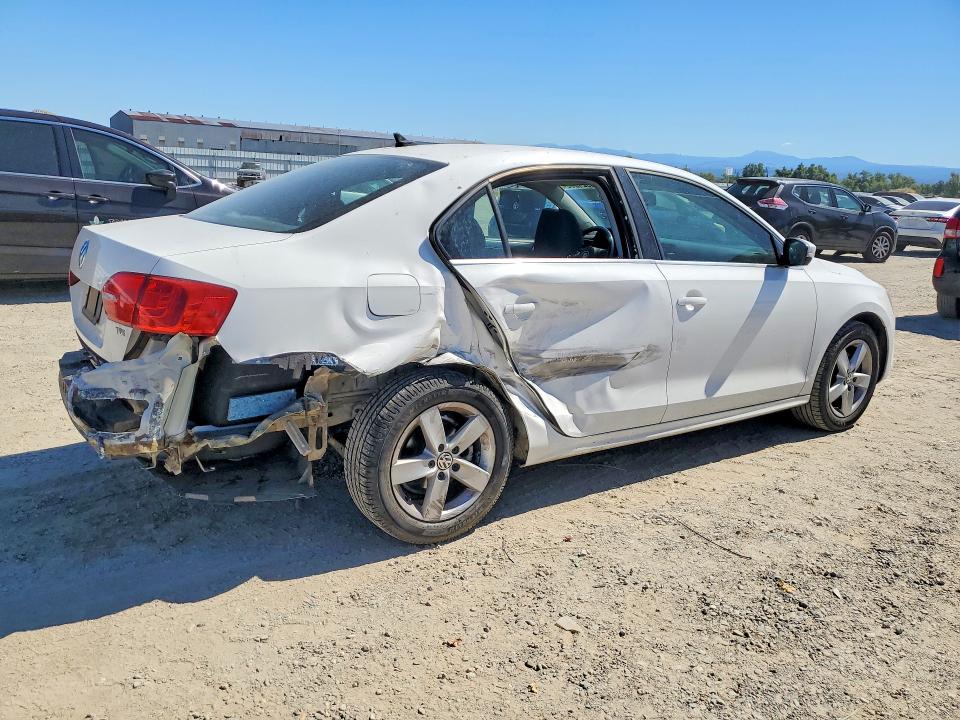 58921986 :رقم المزاد ، 3VWLL7AJ0EM390698 vin ، 2014 Volkswagen Jetta مزاد بيع