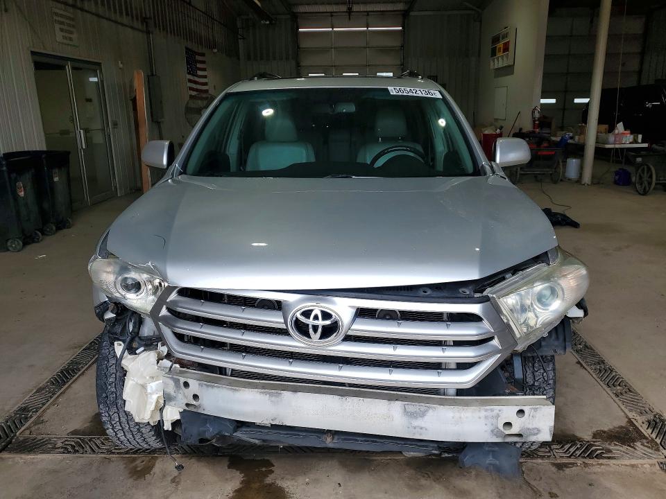56542136 :رقم المزاد ، 5TDBK3EH1BS068732 vin ، 2011 Toyota Highlander مزاد بيع