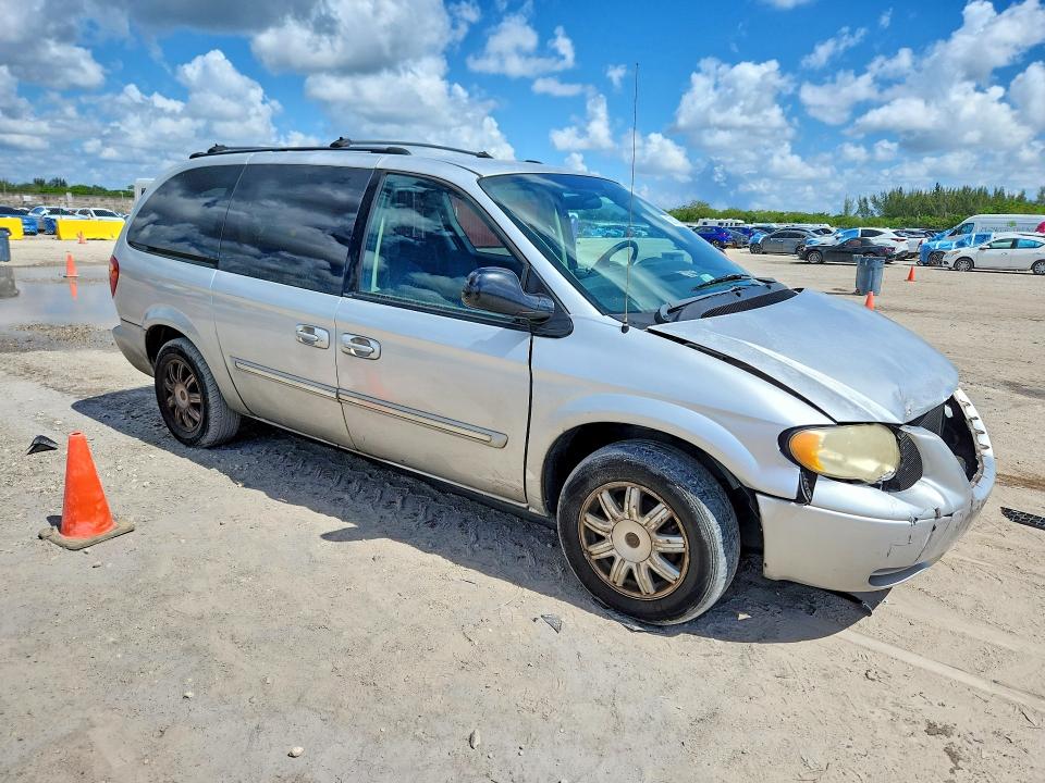 2005 Chrysler Town & Country მანქანა იყიდება აუქციონზე, vin: 2C8GP54L15R460579, აუქციონის ნომერი: 58130156