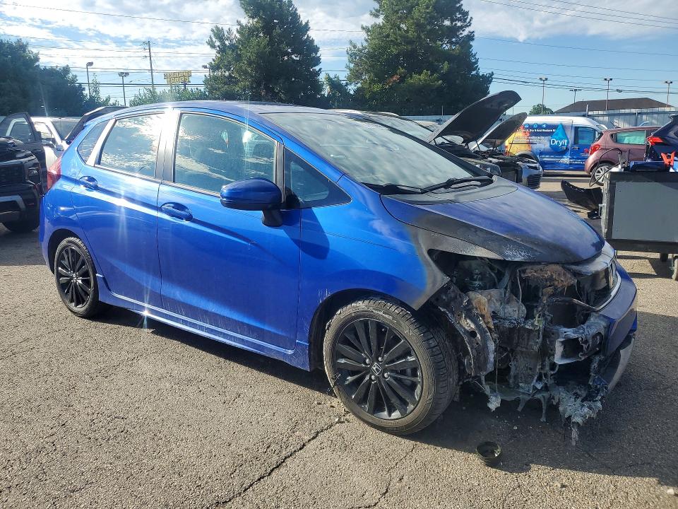 57010866 :رقم المزاد ، 3HGGK5G64JM718327 vin ، 2018 Honda Fit مزاد بيع