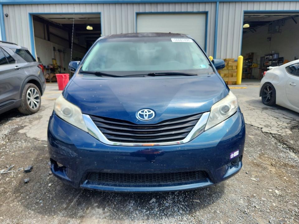 2011 Toyota Sienna მანქანა იყიდება აუქციონზე, vin: 5TDKK3DC4BS054295, აუქციონის ნომერი: 56681496