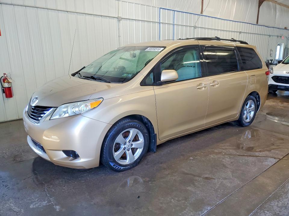 58559516 :رقم المزاد ، 5TDKK3DC7BS008699 vin ، 2011 Toyota Sienna مزاد بيع