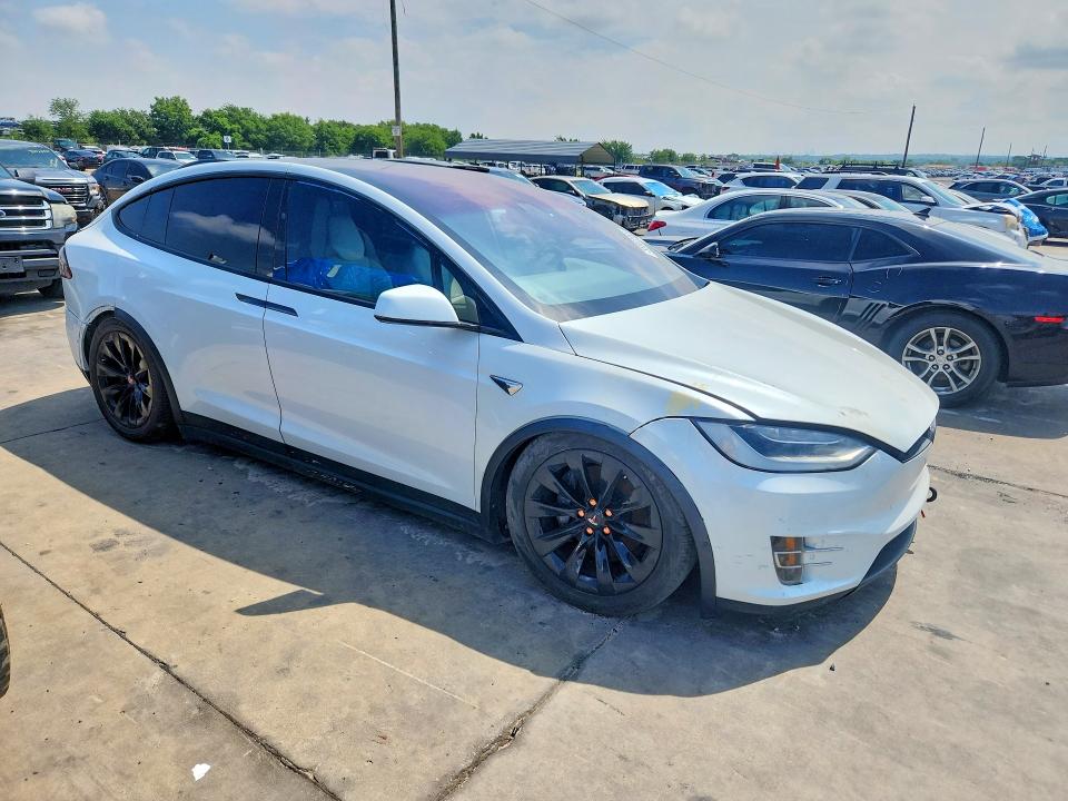 55582066 :رقم المزاد ، 5YJXCAE21HF035536 vin ، 2017 Tesla Model X مزاد بيع