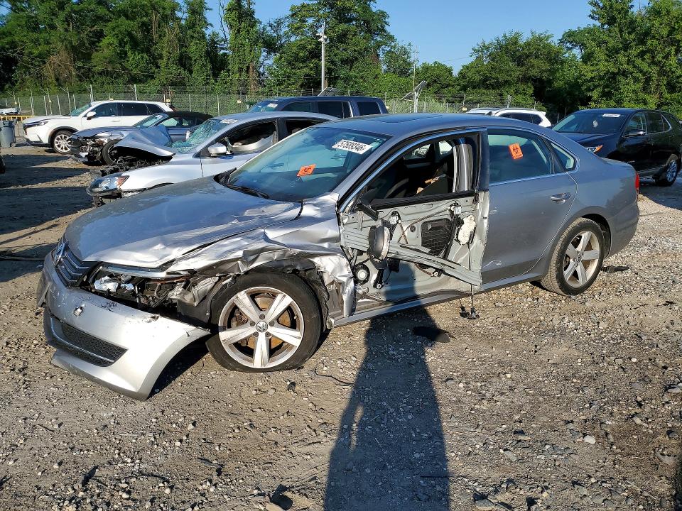 57589346 :رقم المزاد ، 1VWBP7A33CC095899 vin ، 2012 Volkswagen Passat مزاد بيع