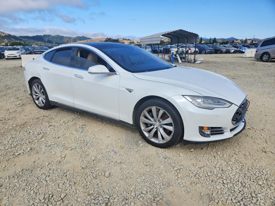 Продажа на аукционе авто 2015 Tesla Model S, vin: 5YJSA1H19FFP73861, номер лота: 56285166