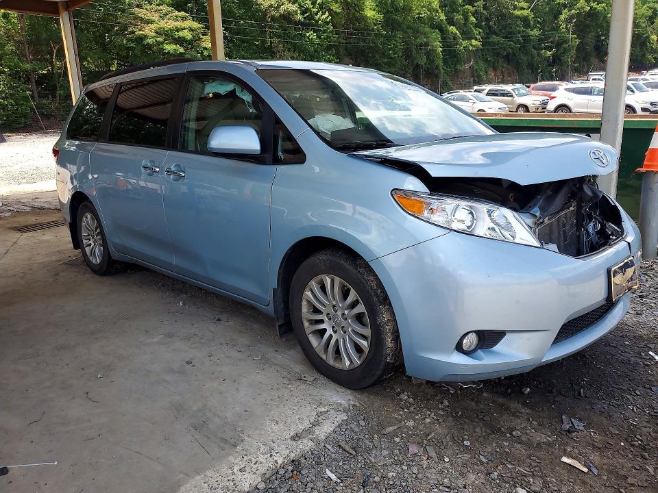 Продажа на аукционе авто 2017 Toyota Sienna, vin: 5TDYZ3DCXHS871186, номер лота: 55482796