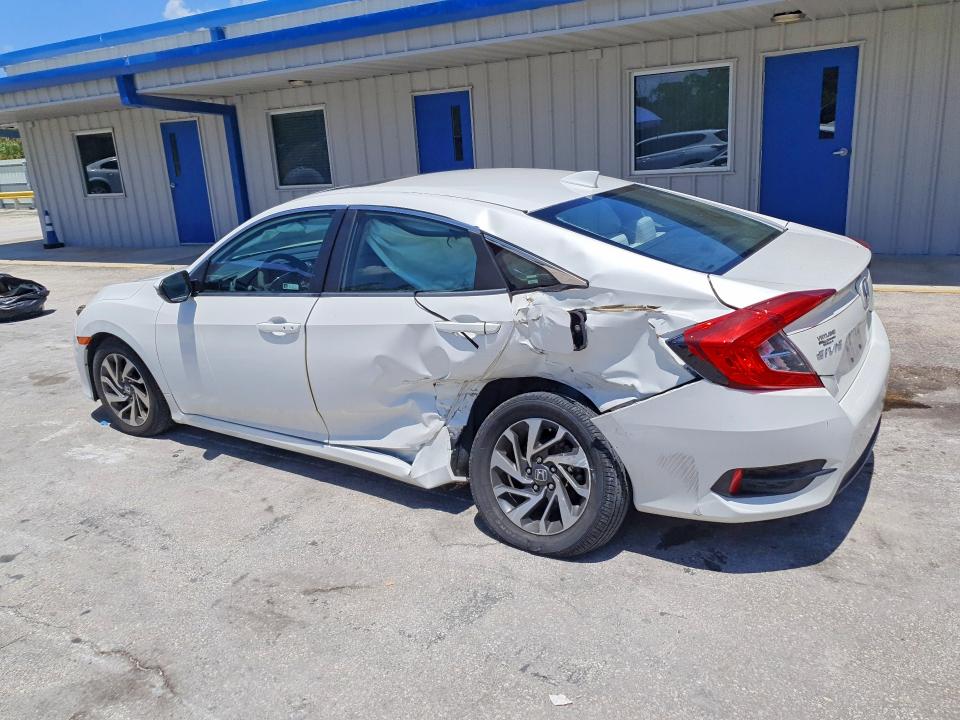 57558396 :رقم المزاد ، 19XFC2F71JE005878 vin ، 2018 Honda Civic مزاد بيع