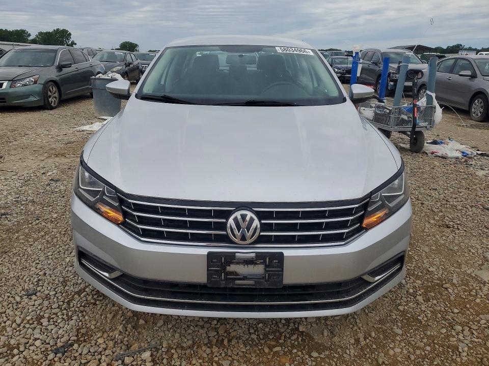 58034966 :رقم المزاد ، 1VWAT7A33HC059399 vin ، 2017 Volkswagen Passat مزاد بيع