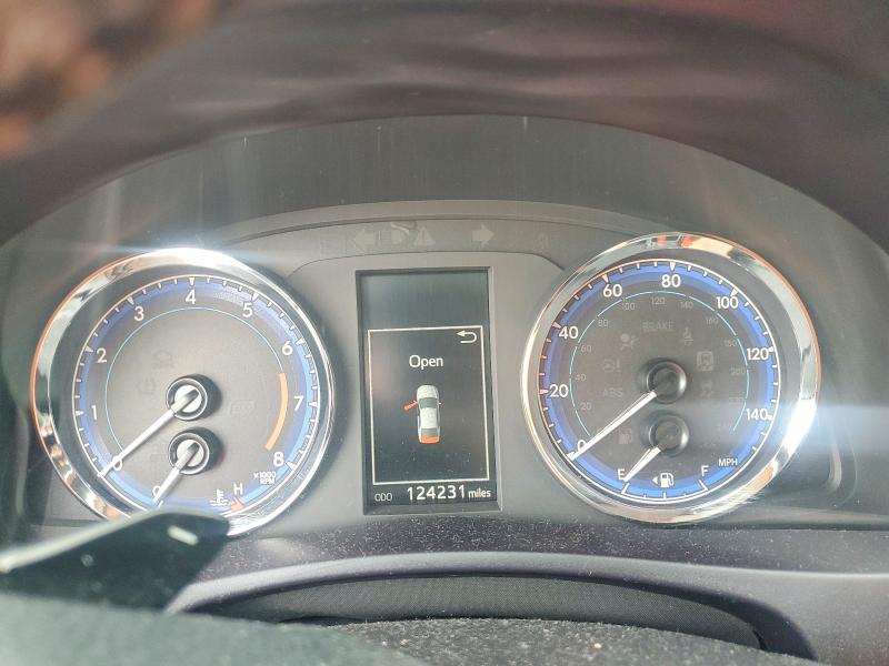 57624306 :رقم المزاد ، 5YFBURHE5HP720817 vin ، 2017 Toyota Corolla مزاد بيع