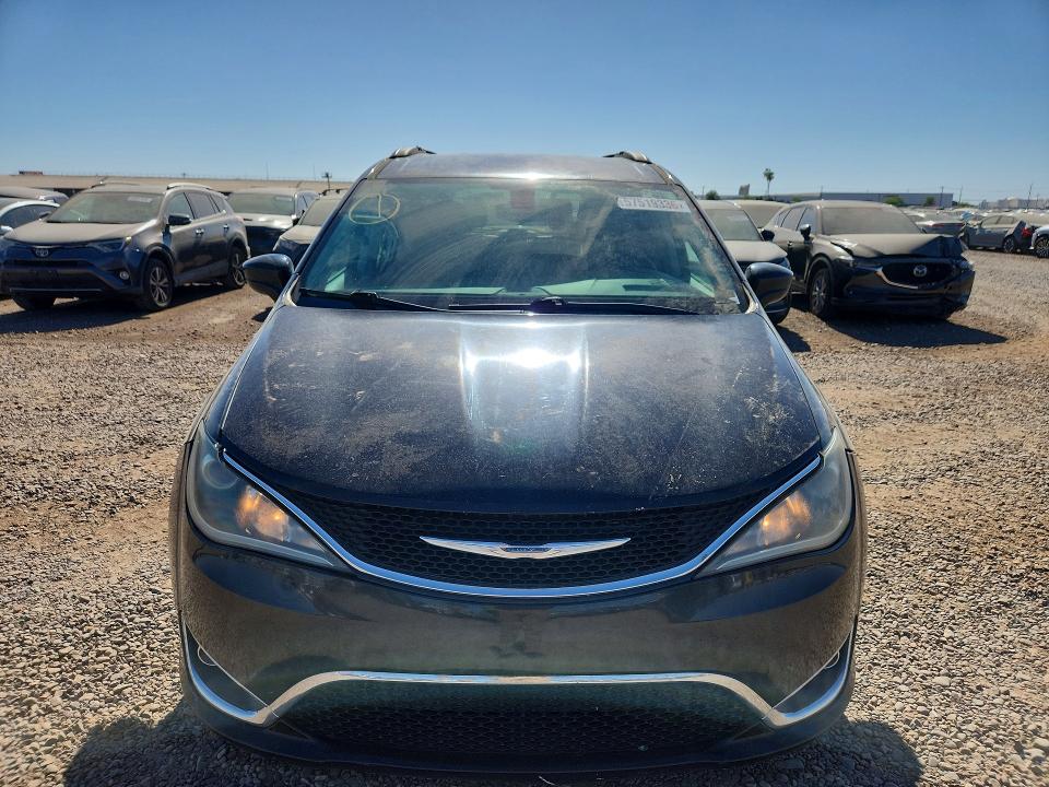 57519336 :رقم المزاد ، 2C4RC1BG0HR613297 vin ، 2017 Chrysler Pacifica مزاد بيع
