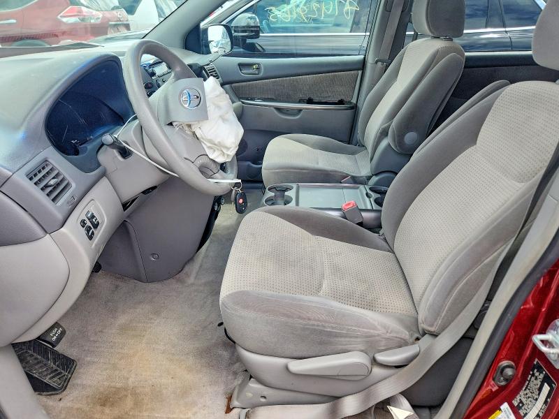 87429165 :رقم المزاد ، 5TDKK4CC2AS319334 vin ، 2010 Toyota Sienna مزاد بيع