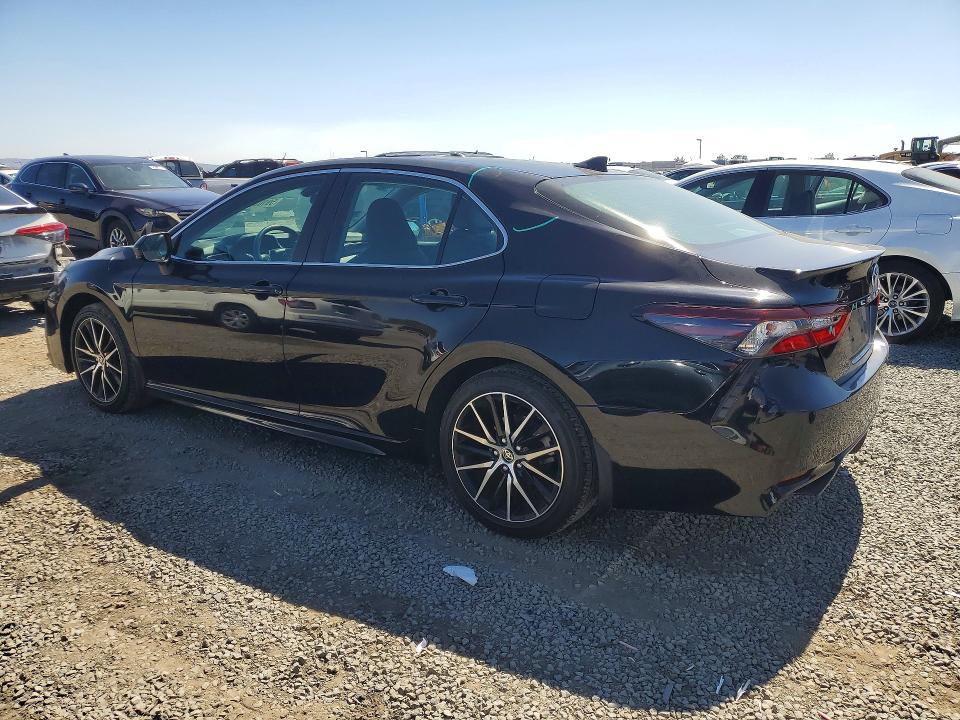 59103036 :رقم المزاد ، 4T1G11AK6MU422916 vin ، 2021 Toyota Camry مزاد بيع
