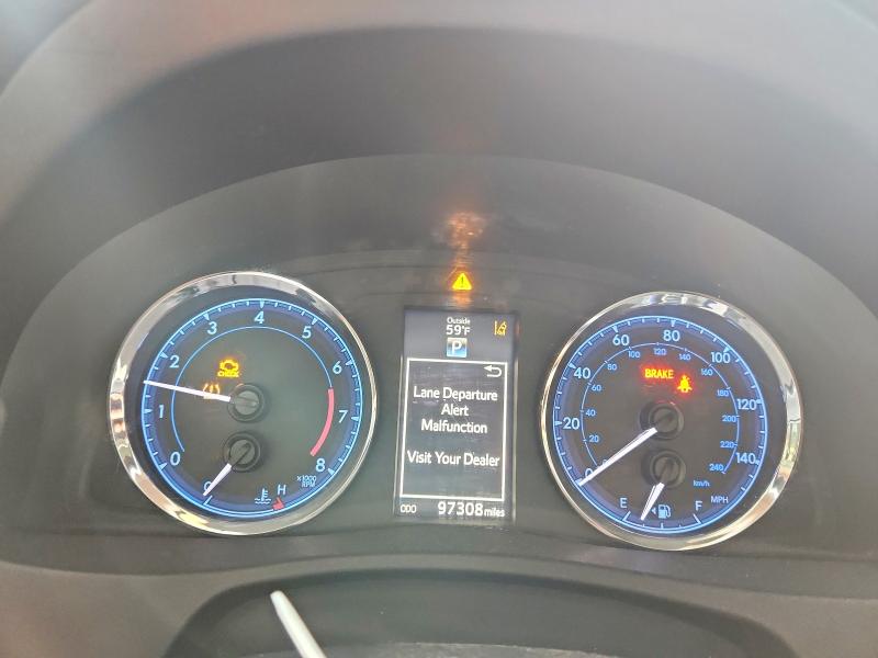 58561526 :رقم المزاد ، 2T1BURHE7JC029617 vin ، 2018 Toyota Corolla مزاد بيع