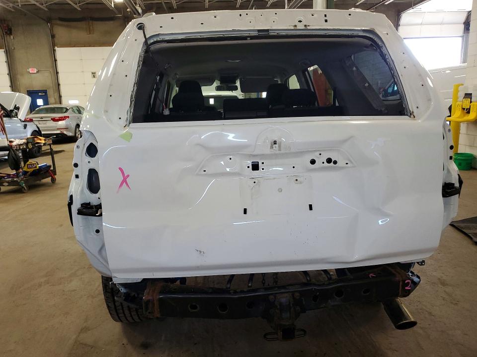 58246176 :رقم المزاد ، JTEBU5JR4J5595121 vin ، 2018 Toyota 4runner مزاد بيع