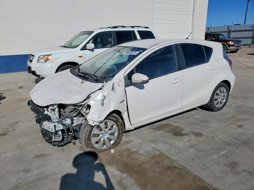 56608226 :رقم المزاد ، JTDKDTB30D1556184 vin ، 2013 Toyota Prius C مزاد بيع
