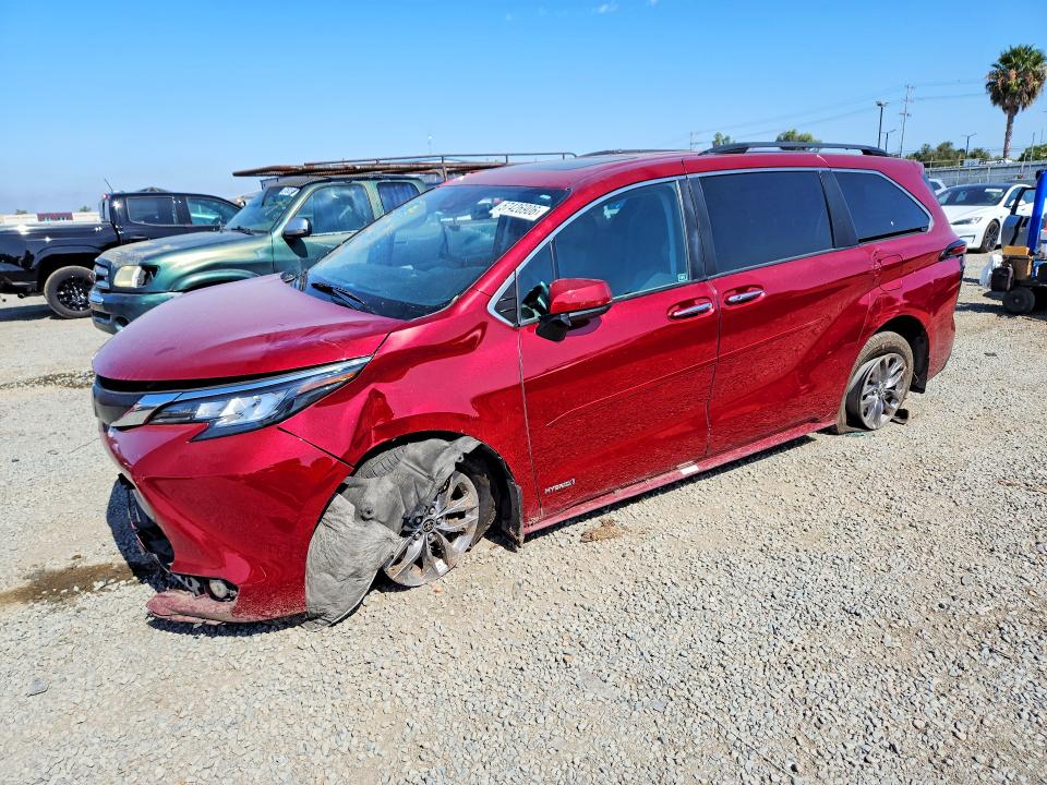 Auction sale of the 2021 Toyota Sienna, vin: 5TDYRKEC9MS056836, lot number: 57426906