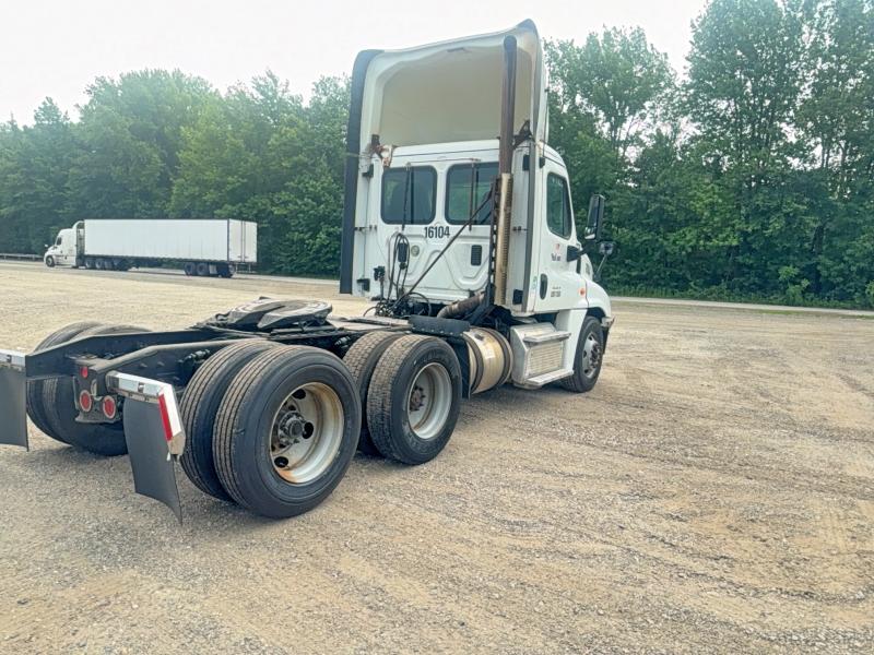 Продажа на аукционе авто 2016 Freightliner Cascadia 125, vin: 3AKGGEDV5GDHC5017, номер лота: 58603376